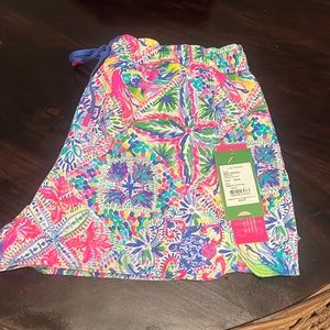 Lilly Pulitzer runaround short. Size large. NWT!!